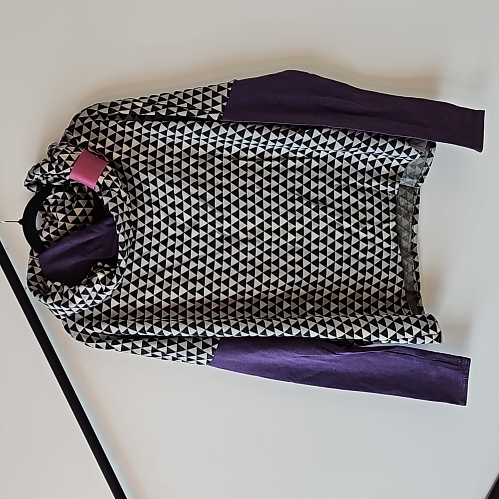 nubee Sweater, Size M